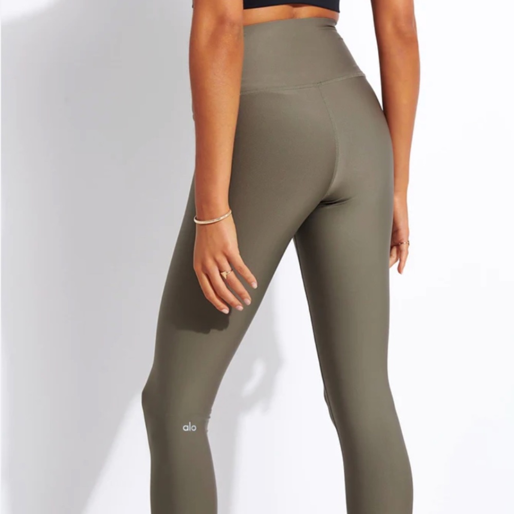 High Waisted Airlift ALO YOGA legging - Medium - Olive Branch